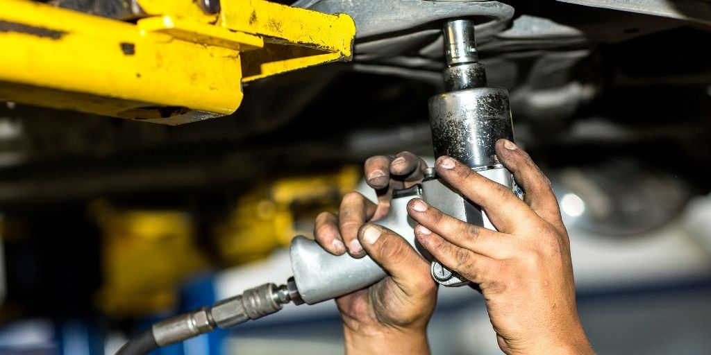 Sabes cuáles son tus derechos como consumidor cuando llevas el coche al  taller?